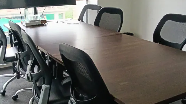 8 Seater Conference Room in Vijay Cross Road Navrangpura - Incuspaze The Link | GoSpace 4296