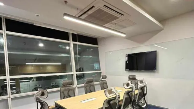 8 Seater Meeting Room in Andheri East - OYO Innov8 Times Square | GoSpace 7560