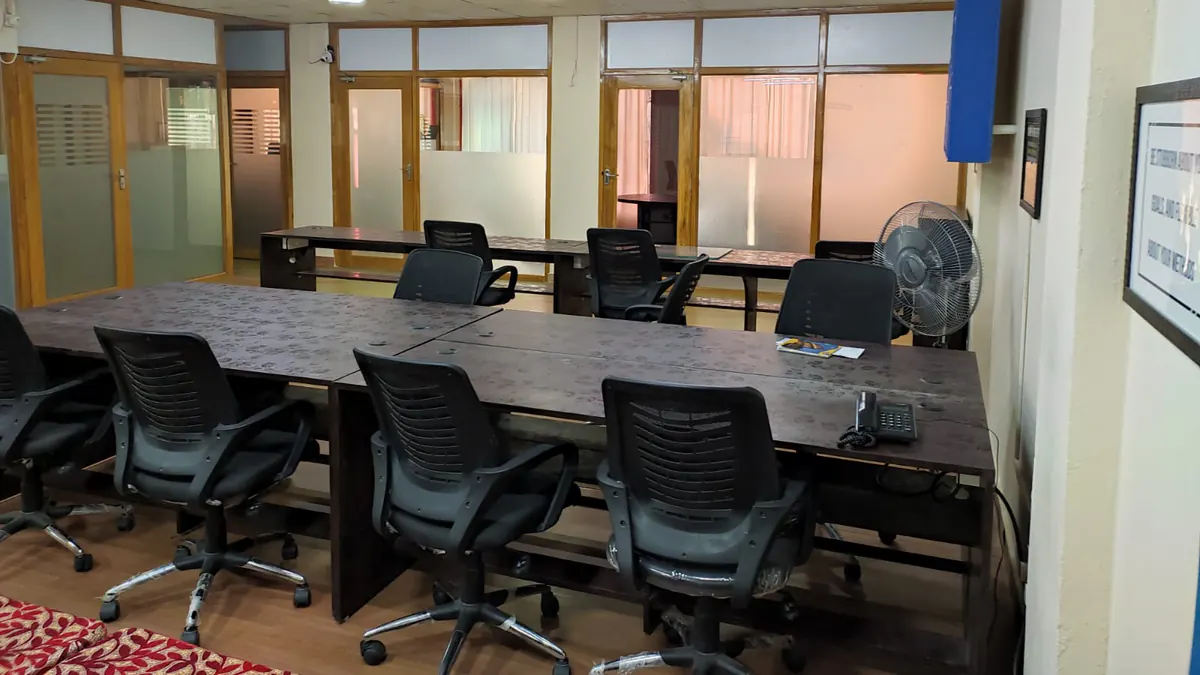 8 Seater Meeting Room