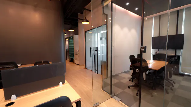 6 Seater Meeting Room
