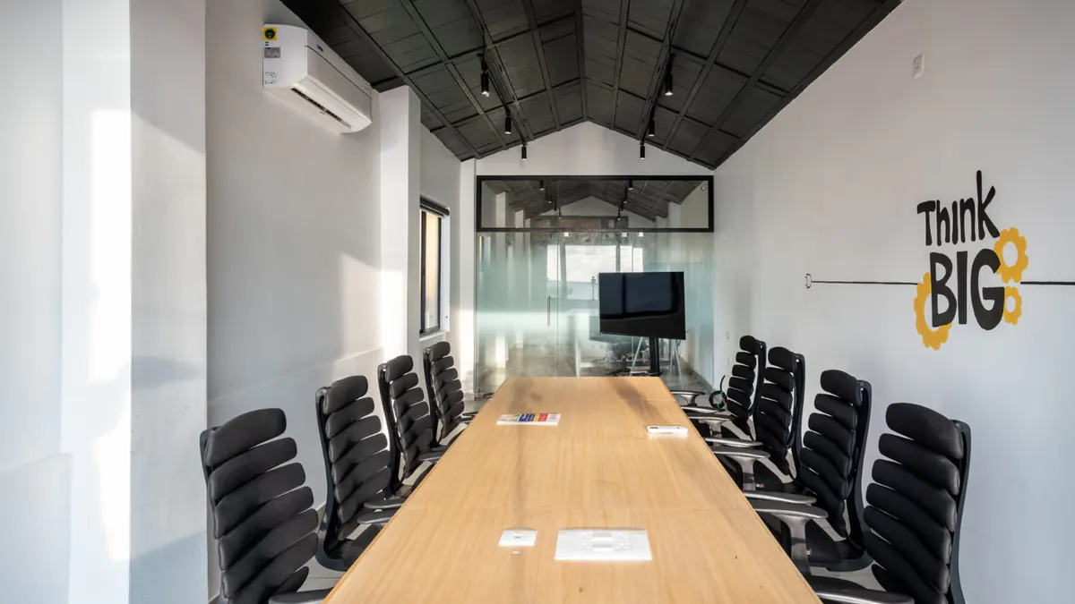 8 Seater Meeting Room