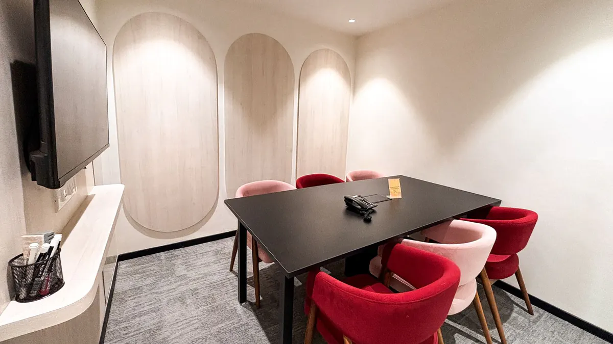 6 Seater Conference Room