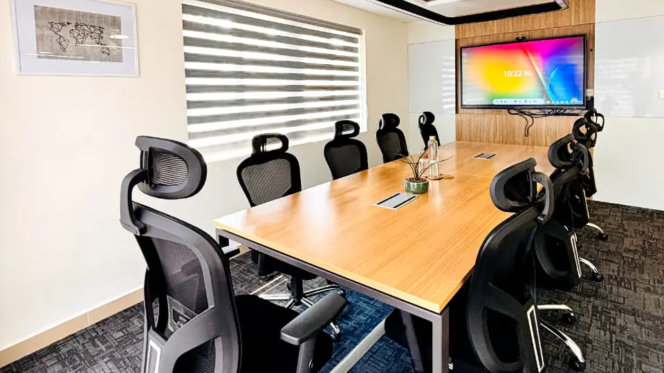 10 Seater Conference Room in Ernakulam - InnerSpace Coworking UB Business Centre  | GoSpace 4264