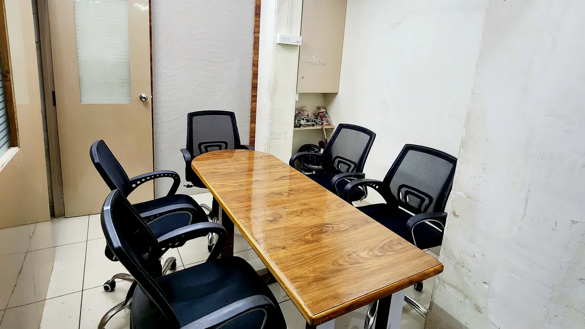 6 Seater Meeting Room