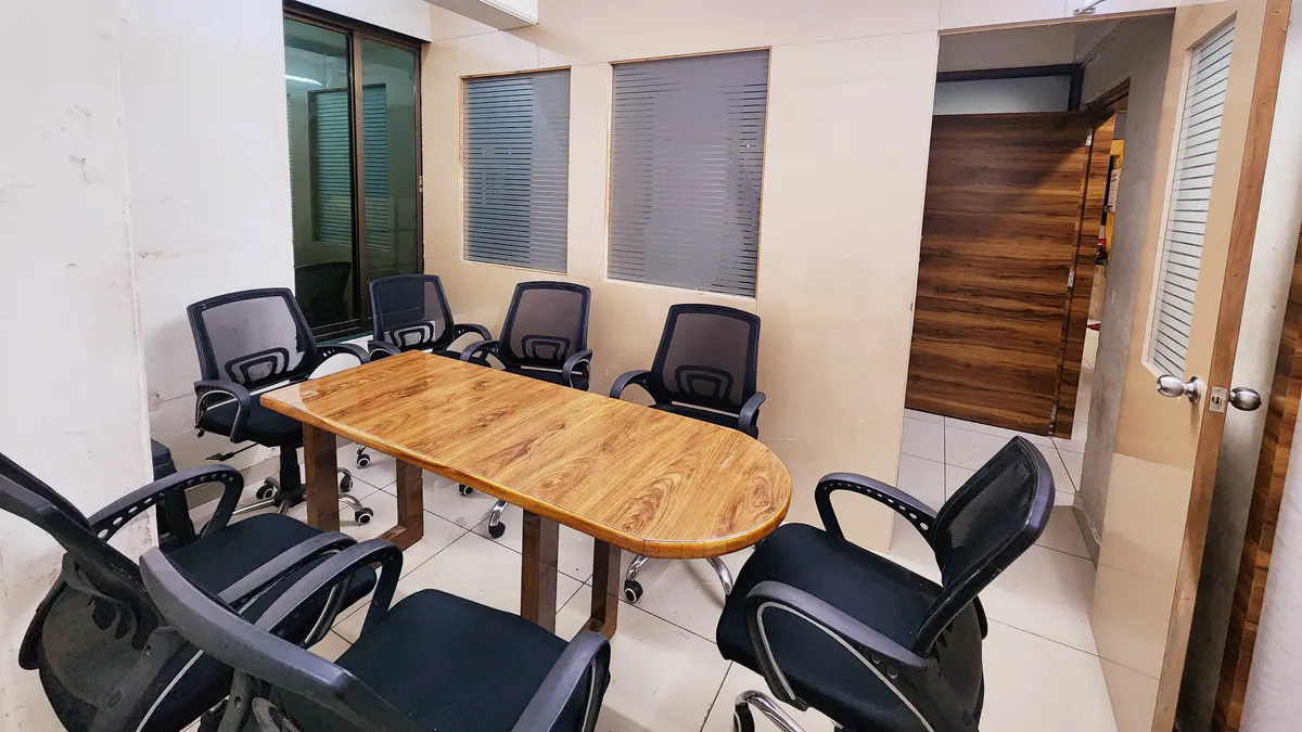 6 Seater Meeting Room