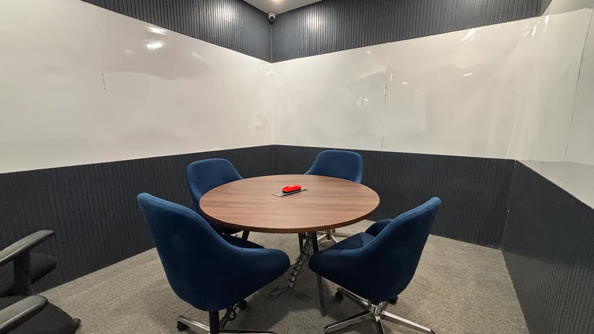 4 Seater Meeting Room in Dumartarai - Kursi Cowork | GoSpace 33006