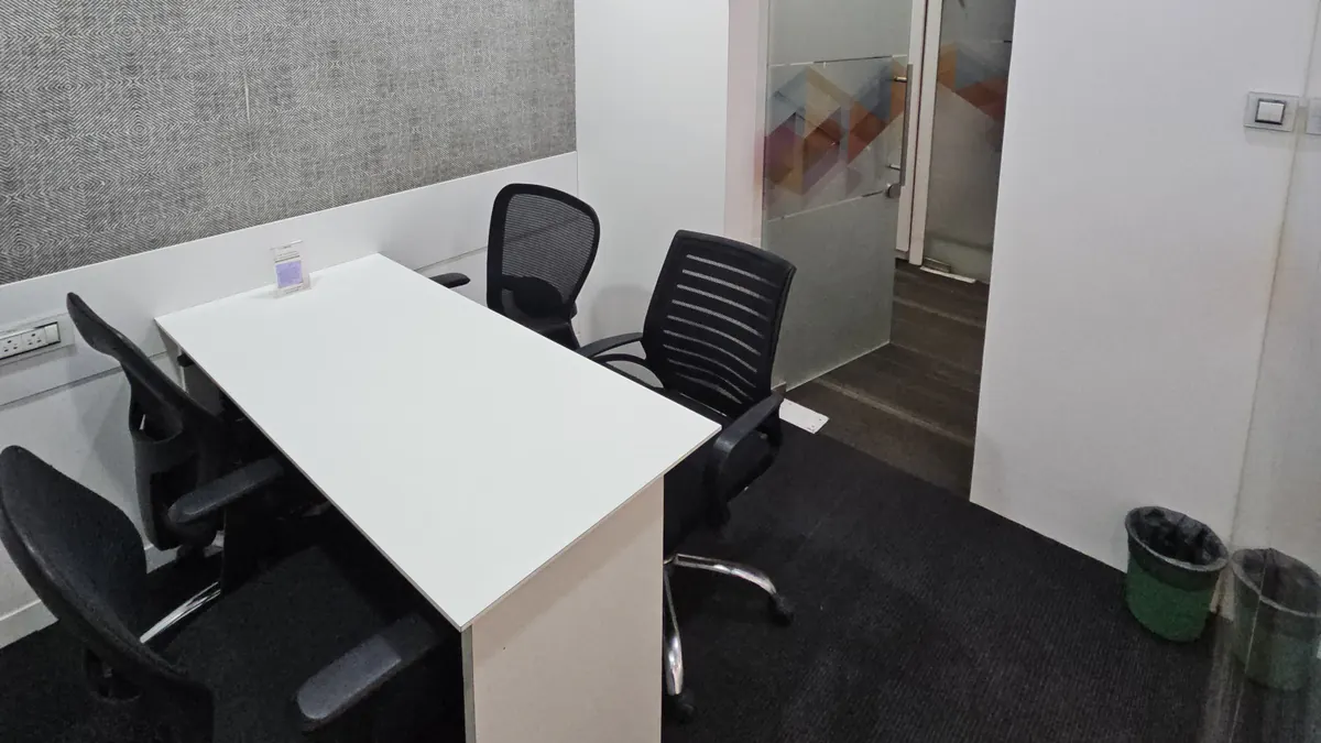 4 Seater Meeting Room