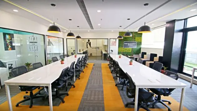 Open Desks in Sector 28 - AltF Plaza Mall | GoOffice 8380