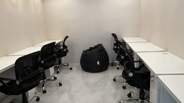 6 Seater Private Cabin in Andheri West - Rainbow Coworks | GoOffice 8996