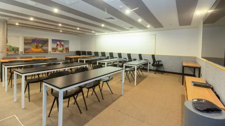 18 Seater Meeting Room in Goregaon - WeWork Oberoi Commerz II | GoSpace 40096