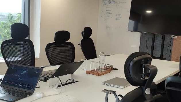 10 Seater Conference Room in Thaltej - Incuspaze Krish Cubical | GoSpace 4423