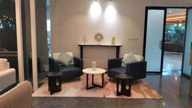 10 Seater Executive Lounge