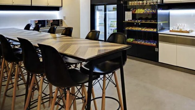 10 Seater Meeting Room 