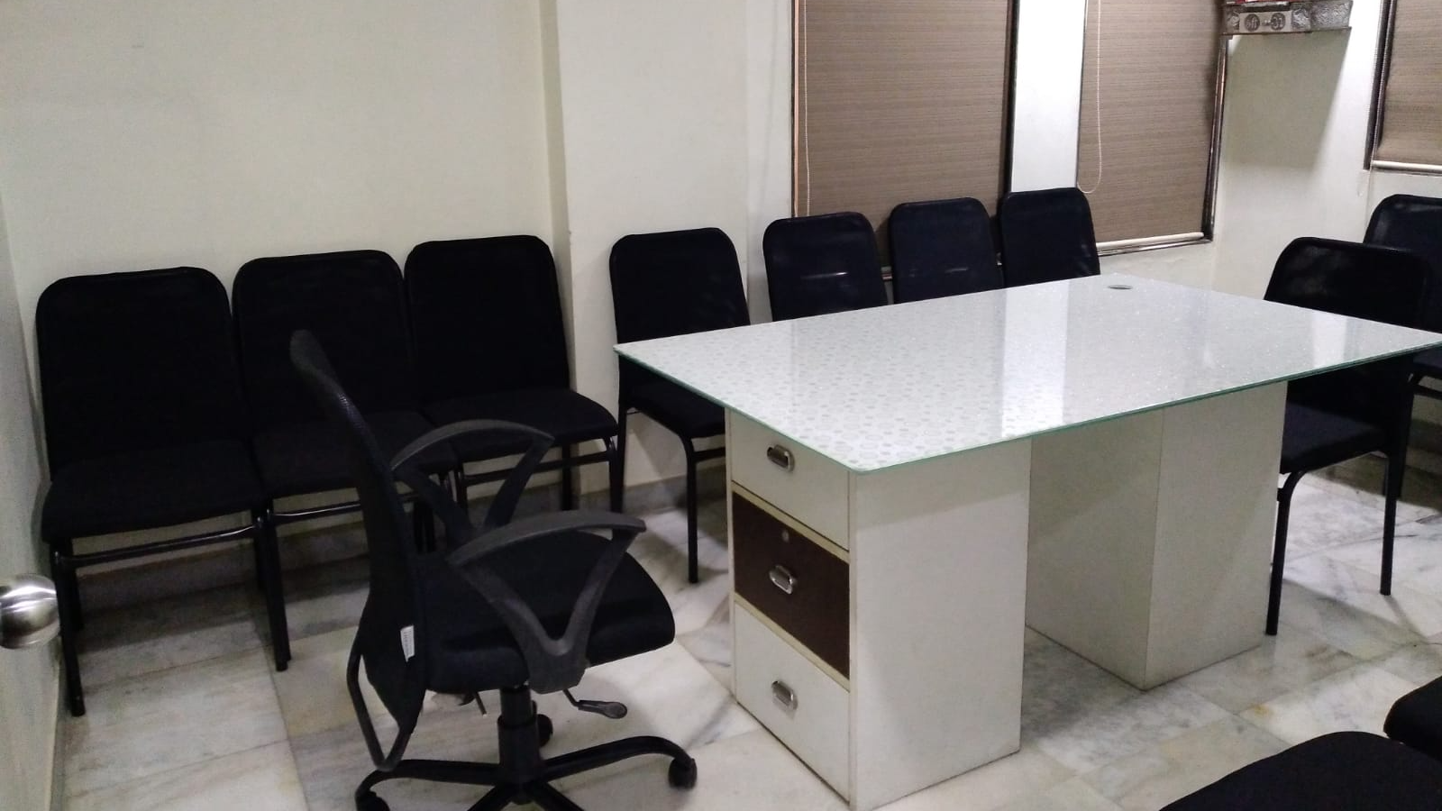 10 Seater Meeting Room
