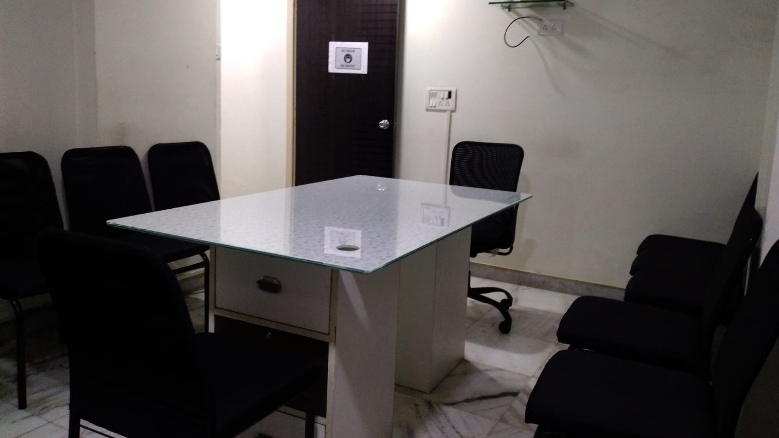 10 Seater Meeting Room