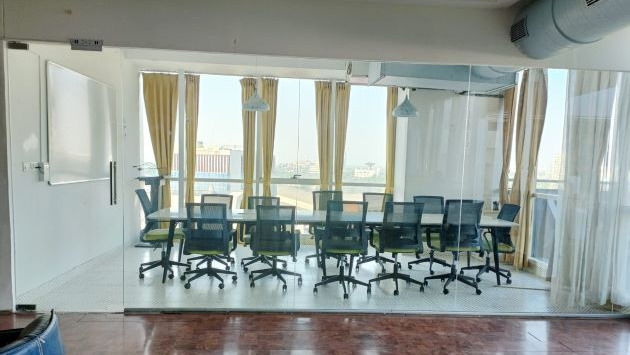 12 Seater Meeting Room