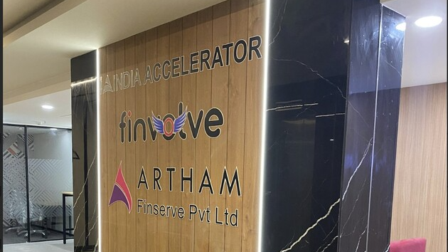 12 Seater Private Cabin