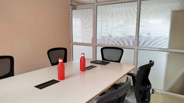 6 Seater Meeting Room