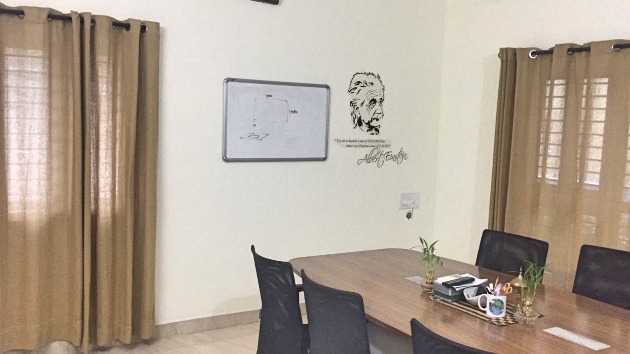 6 Seater Meeting Room