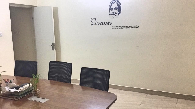 6 Seater Meeting Room