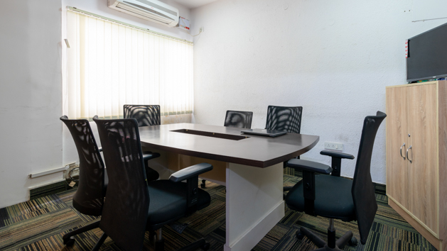 6 Seater Meeting Room