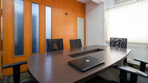 6 Seater Meeting Room