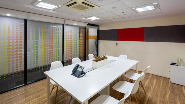 7 Seater Stylish Meeting Room 