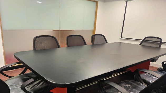8 Seater Meeting Room