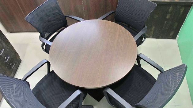 5 Seater Meeting Room