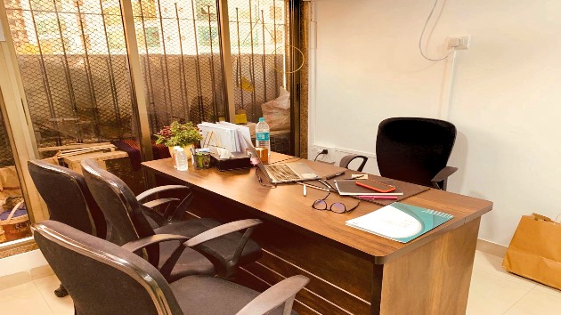 4 Seater Meeting Room