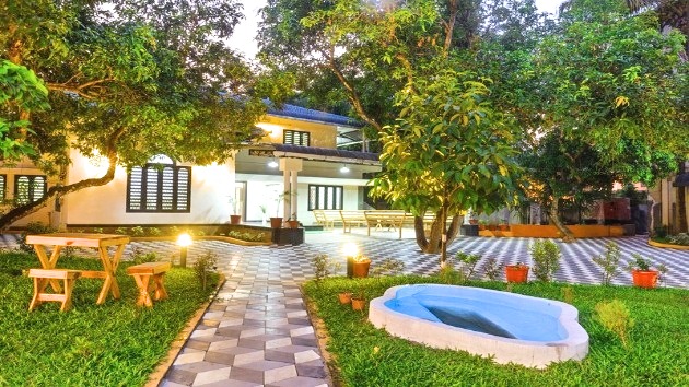 8 Seater Private Cabin