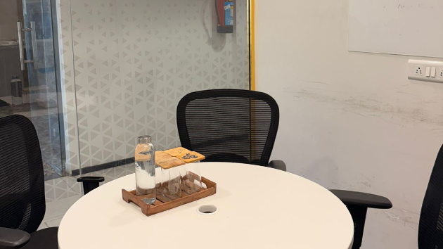 2 Seater Meeting Room in Thaltej - Incuspaze Krish Cubical | GoSpace 4422