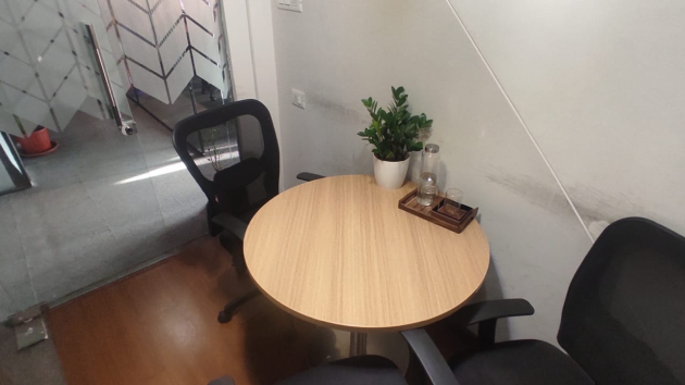 2 Seater Meeting Room in Vijay Nagar - Incuspaze 4F -Apollo Premier | GoSpace 8753