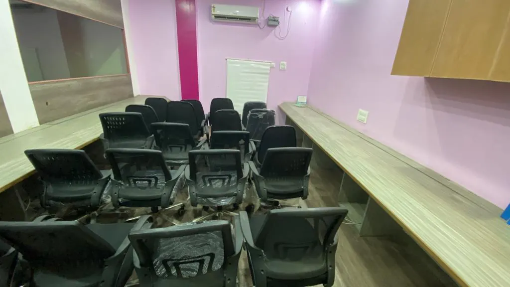 20 Seater Training Room in Maqsudan - Square Coworking | GoSpace 9401
