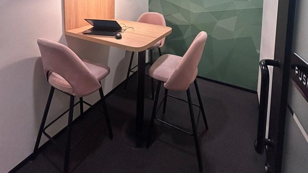 GoSpace 7939 3 Seater Discussion Room