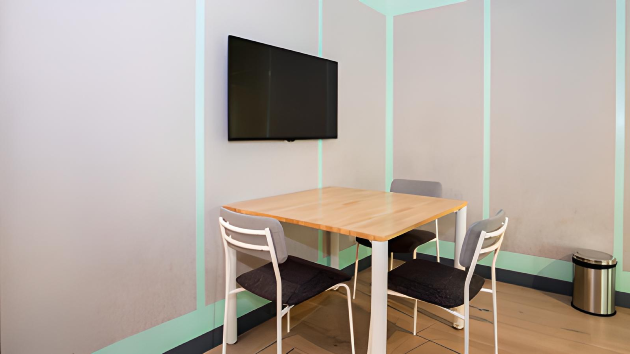 GoSpace 20332 3 Seater Meeting Room