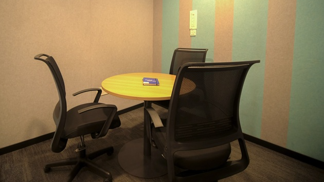 3 Seater Meeting Room