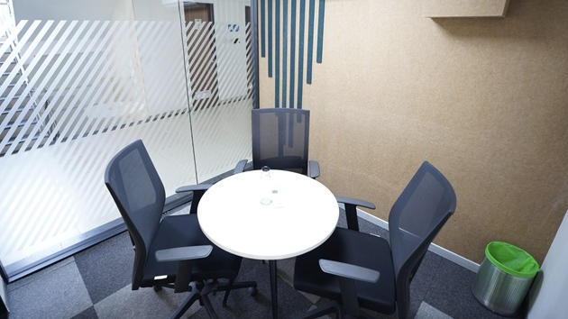 3 Seater Meeting Room