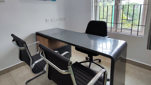  GoOffice 1406 3 Seater Private Cabin