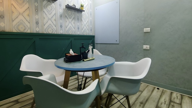 4 Seater Conference Room