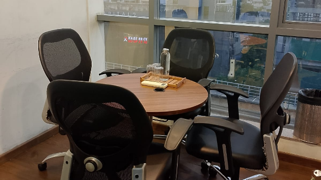 4 Seater Conference Room in Navrangpura - Incuspaze The Link | GoSpace 4295