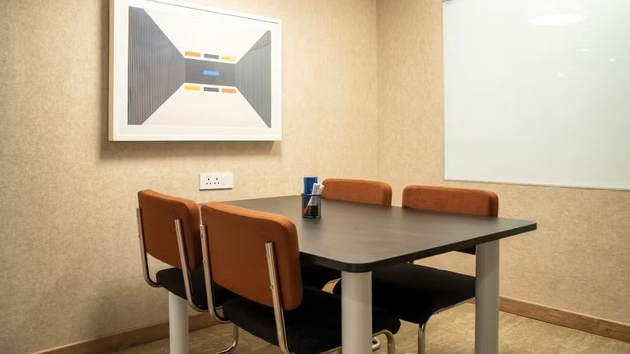 4 Seater Meeting Room