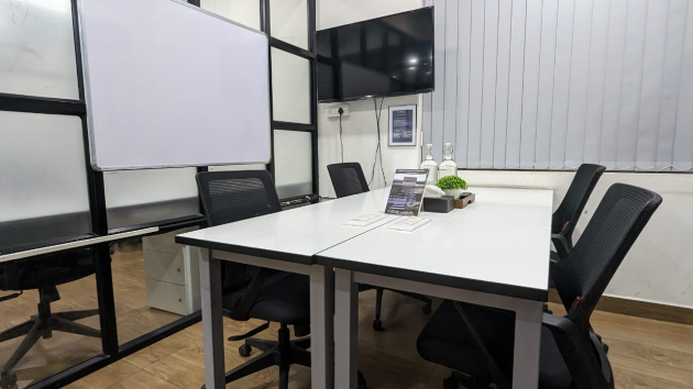 4 Seater Meeting Room