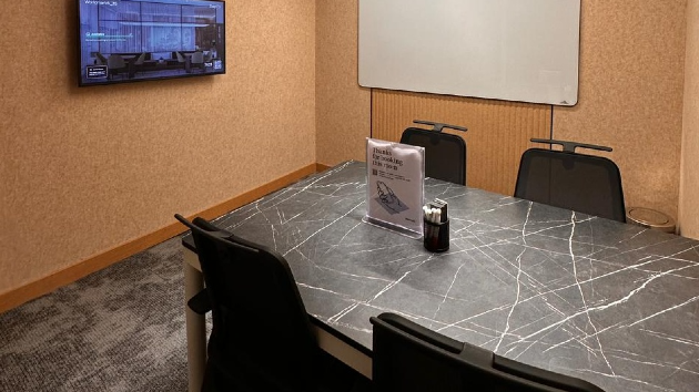4 Seater Meeting Room in Aerocity - WeWork Bharti Worldmark 6 | GoSpace 8764