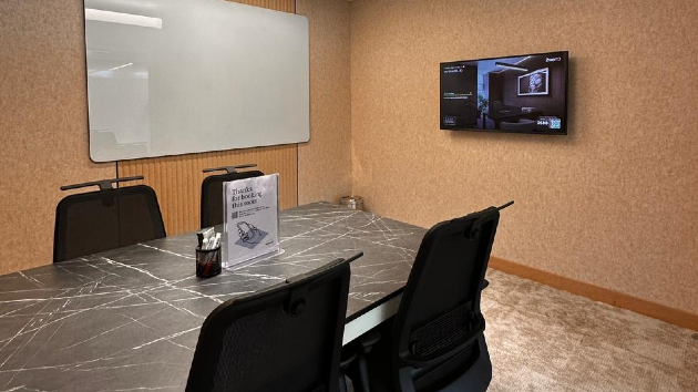 4 Seater Meeting Room in Aerocity - WeWork Bharti Worldmark 6 | GoSpace 8440