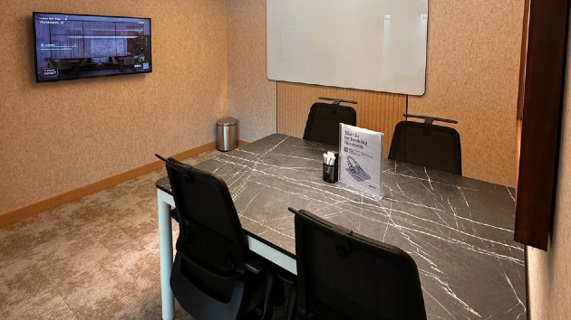 4 Seater Meeting Room