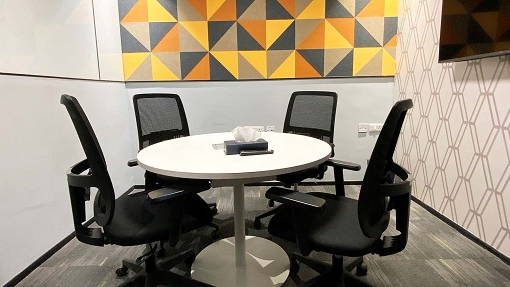 4 Seater Meeting Room