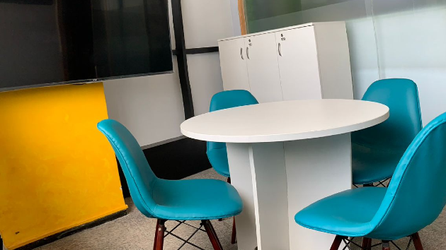 4 Seater Meeting Room