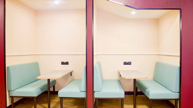 4 Seater Meeting Room