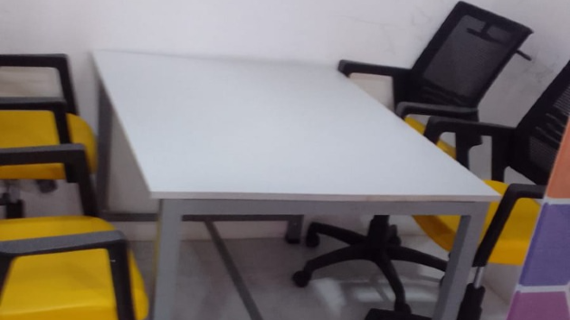 4 Seater Meeting Room